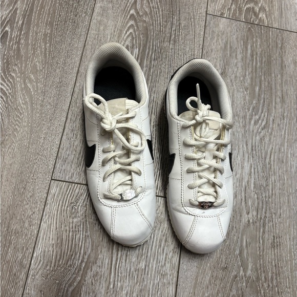 Nike Cortez black and white shoes - Picture 4 of 11